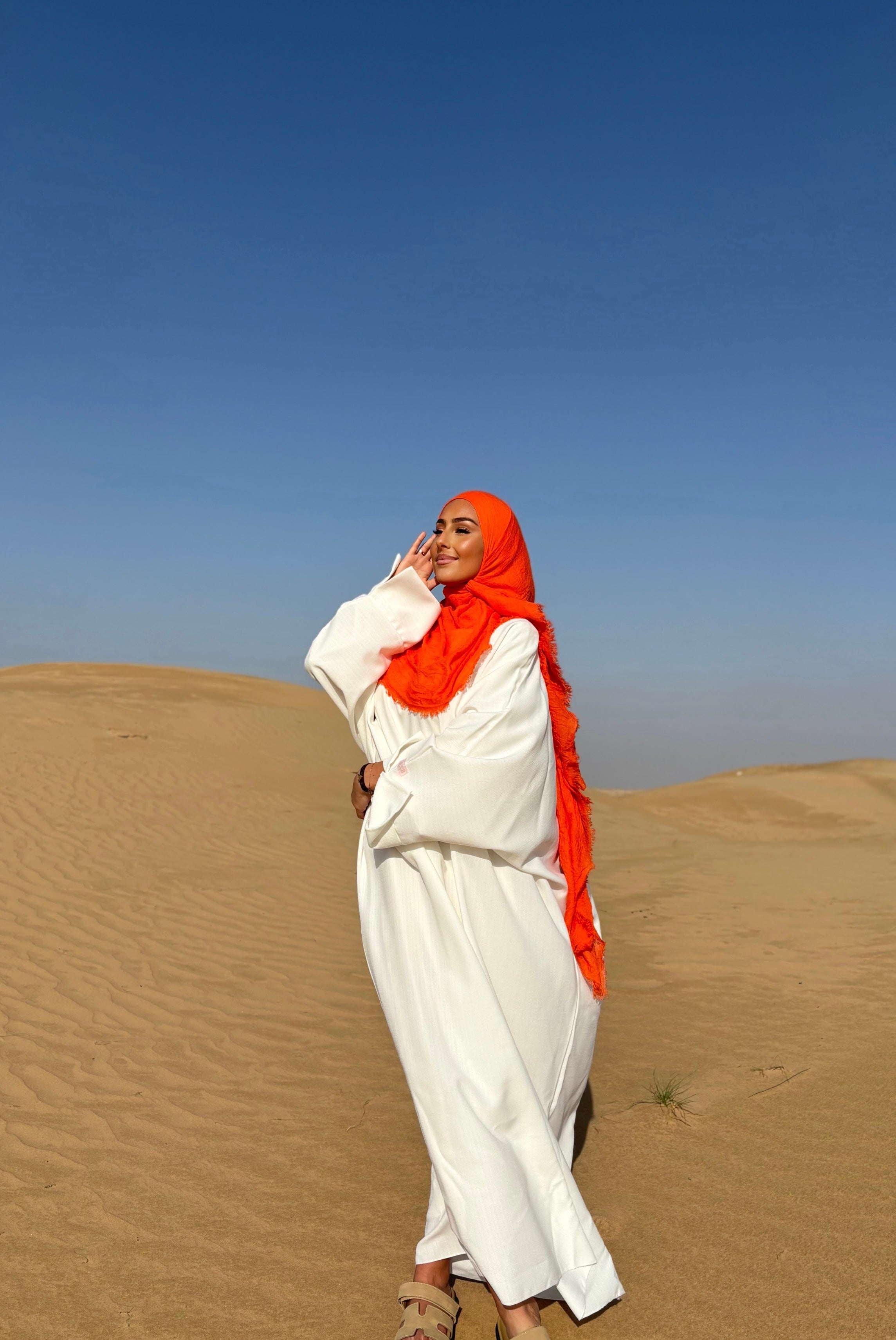 Abaya lin LIN’S B - White