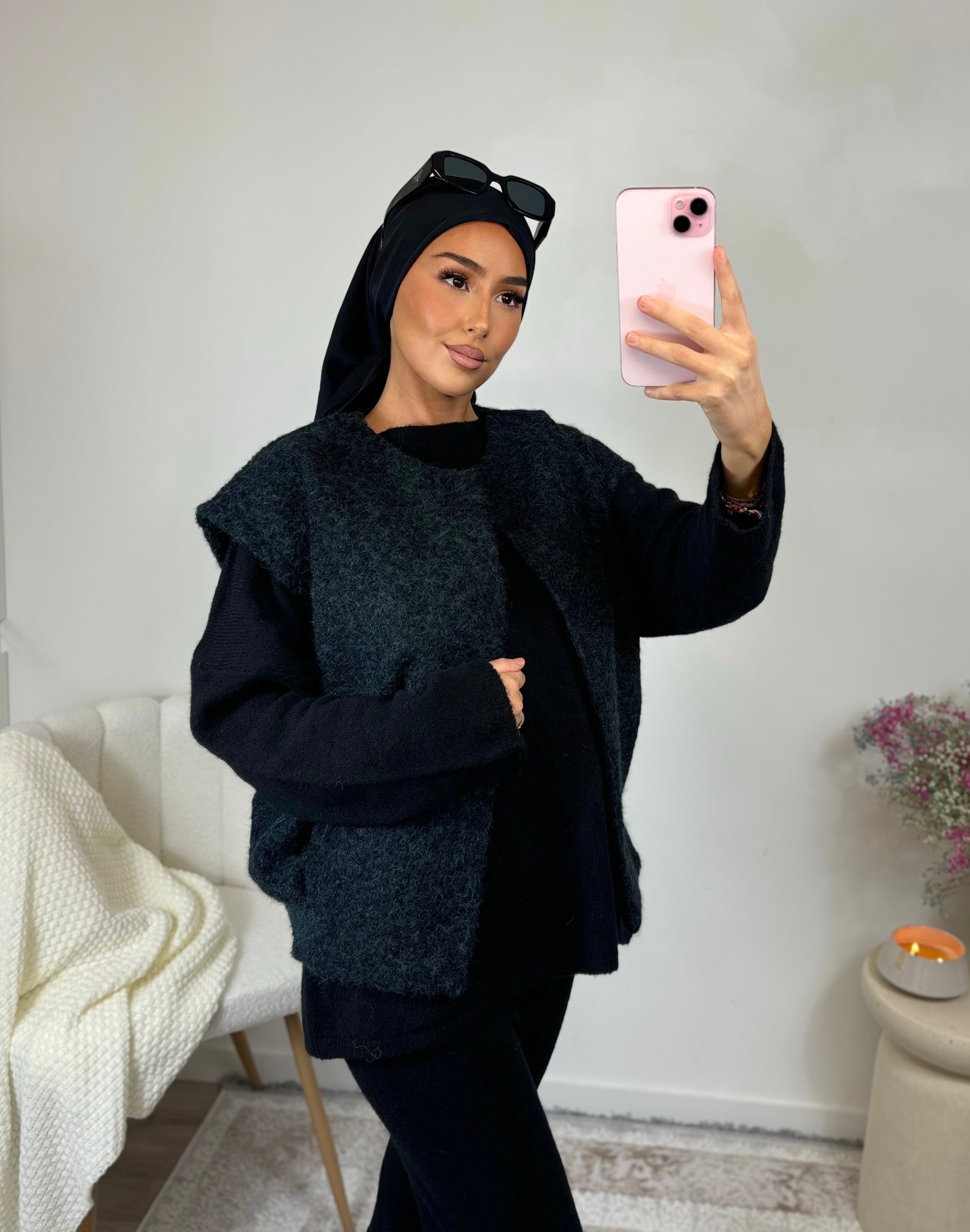 Sleeveless jacket - black