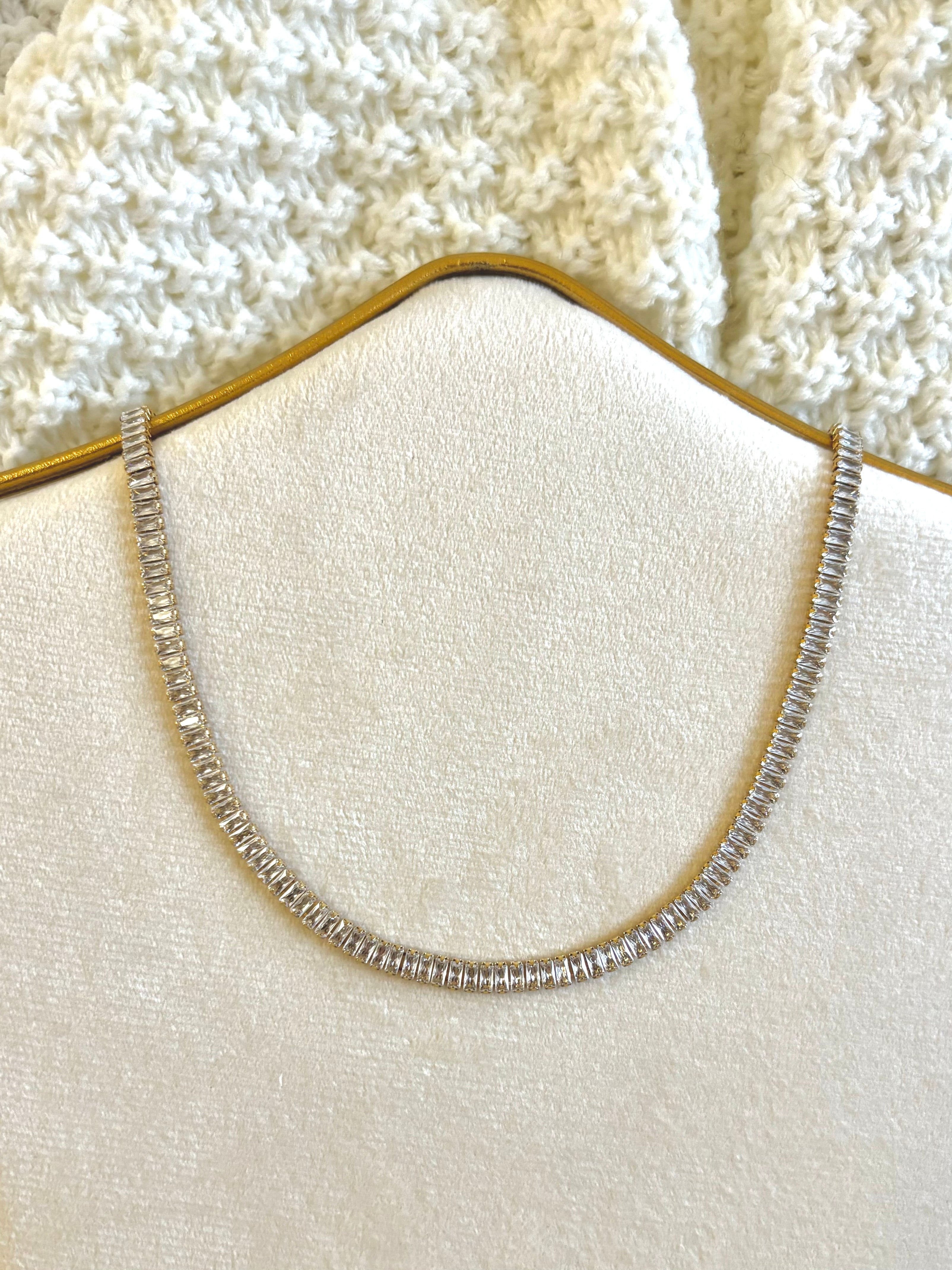 Collier or ras de cou - SAFIR