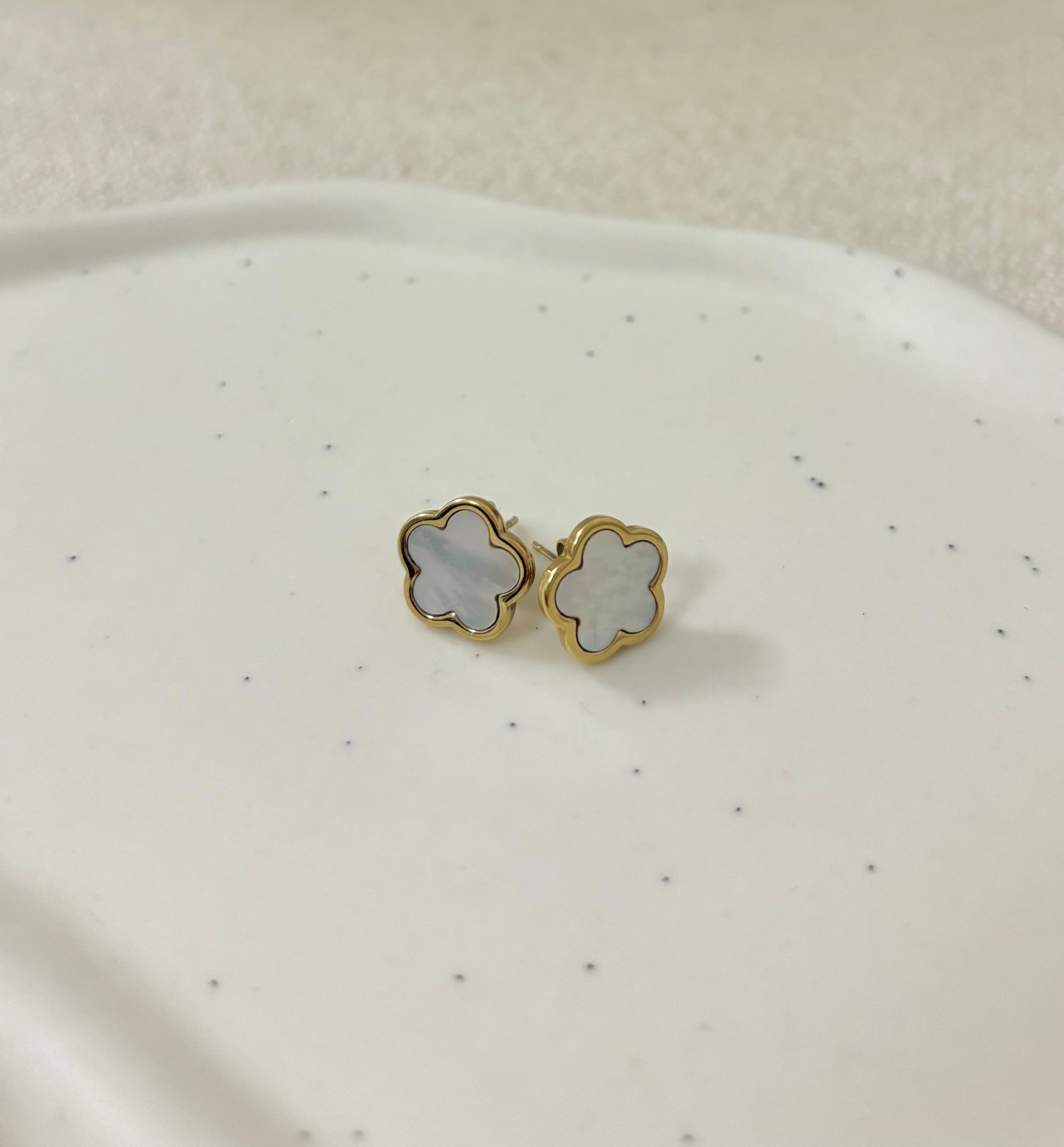 Gold earring - FLORA MILK