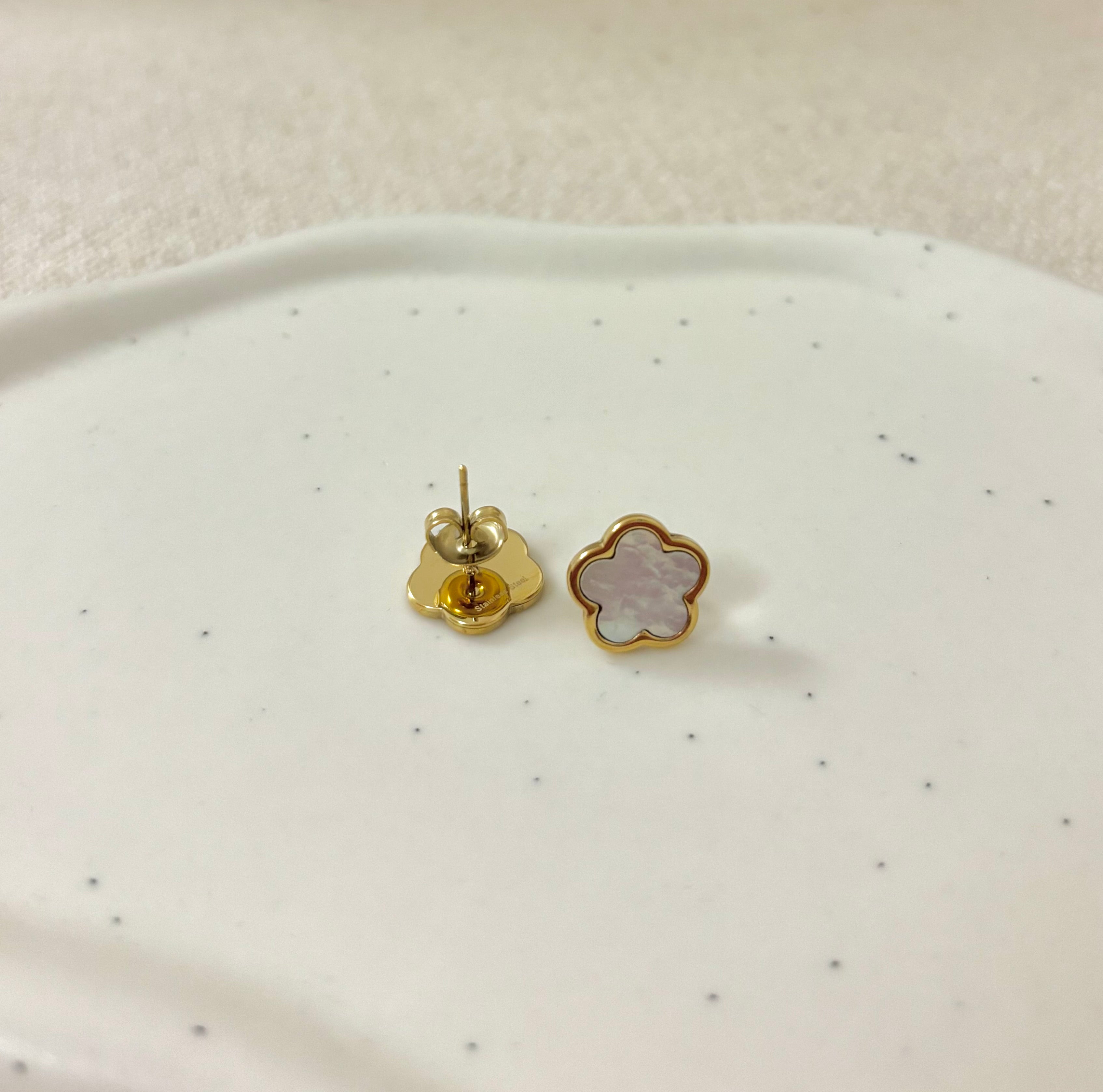 Gold earring - FLORA MILK