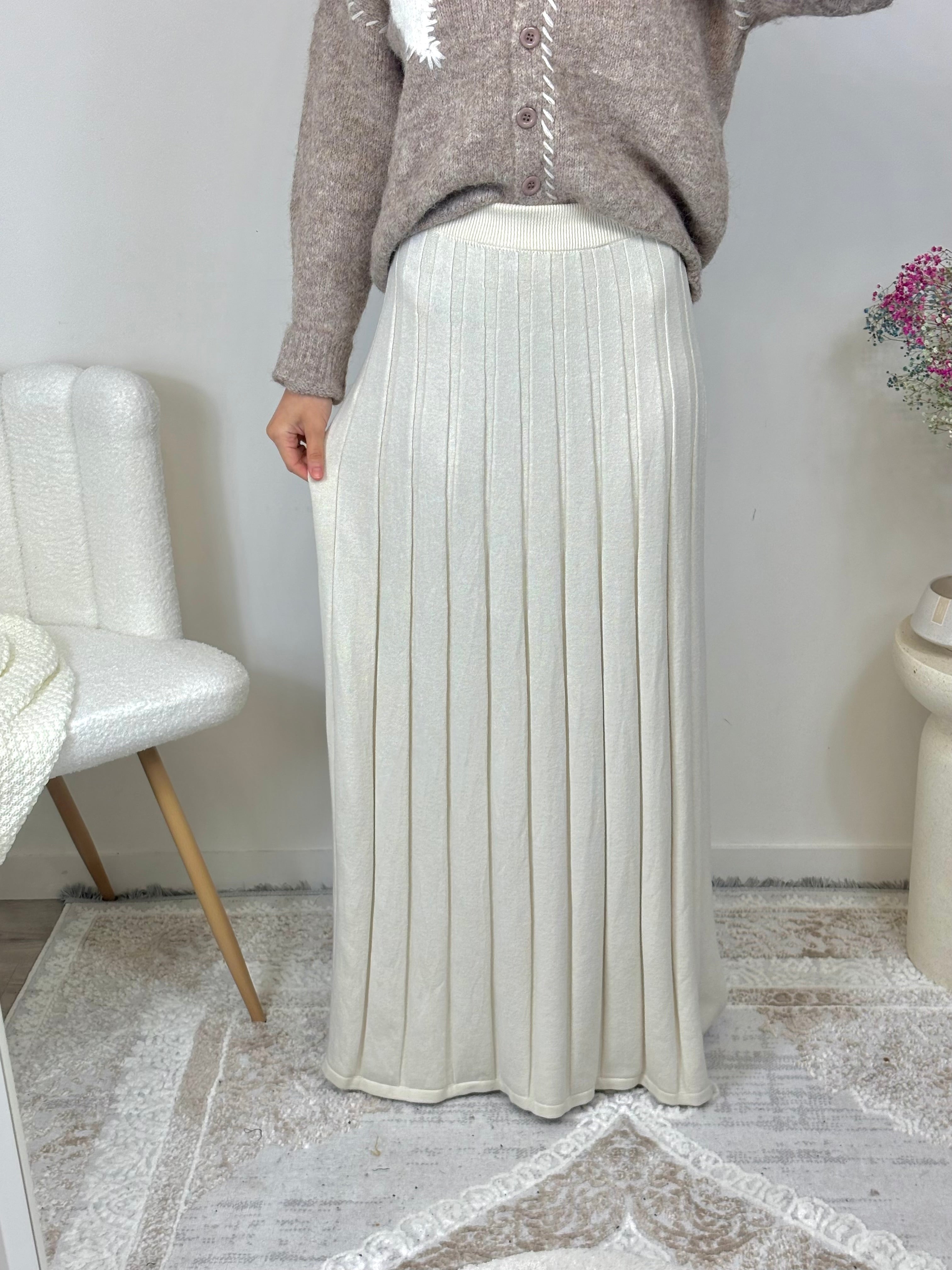 Ribbed Knit Maxi Skirt - White