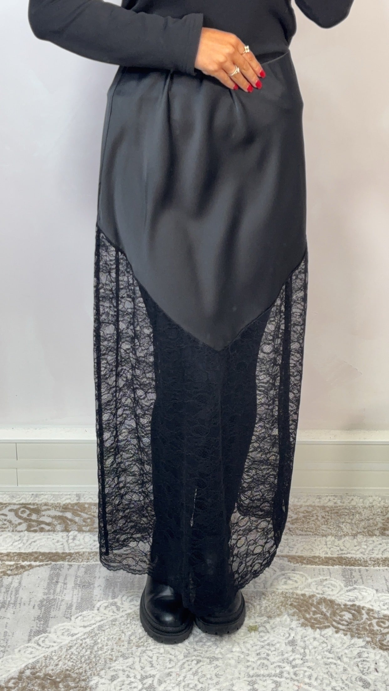 Lace skirt
